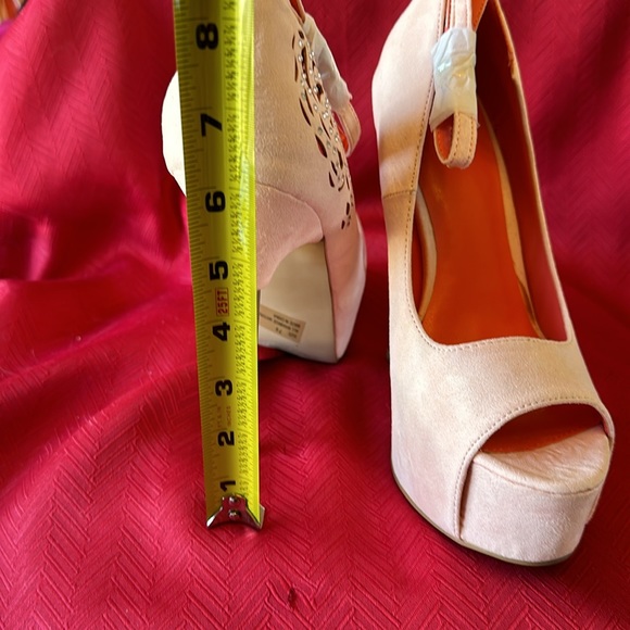 Qupid Pink 5.5” Platform Heel. Open Toe. Size 8 - Picture 2 of 4
